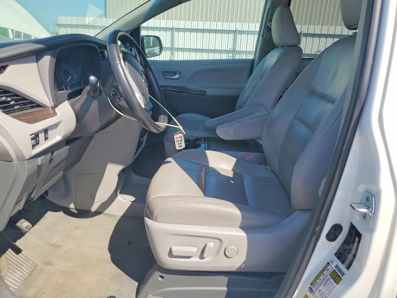 Toyota Sienna Xle 8-passenger
