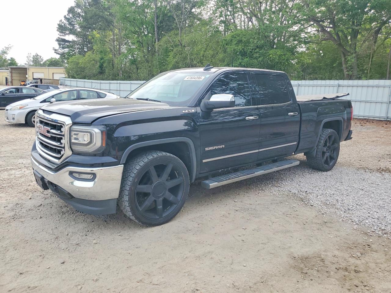 Salvage GMC Sierra Image