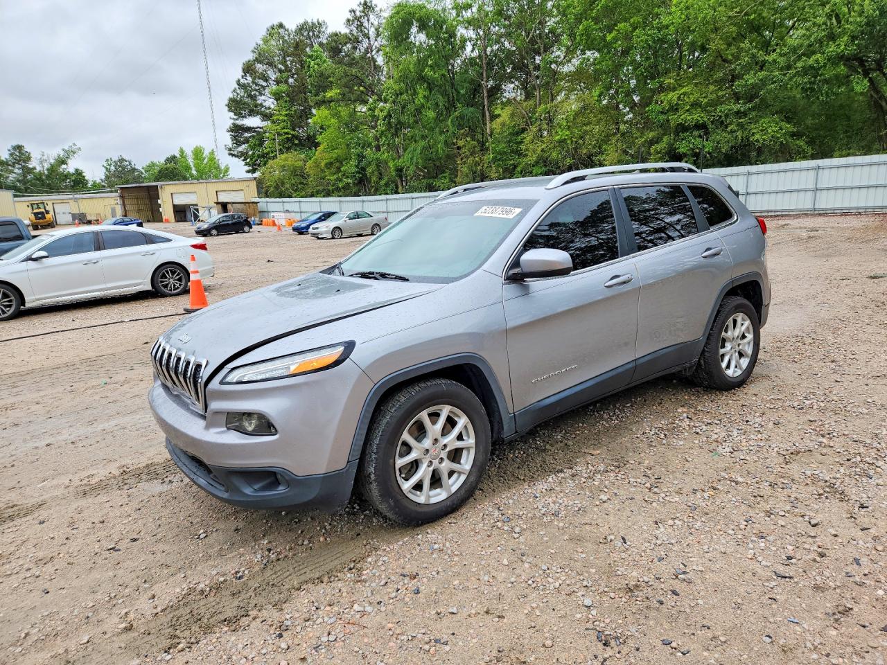 Salvage Jeep Cherokee Image