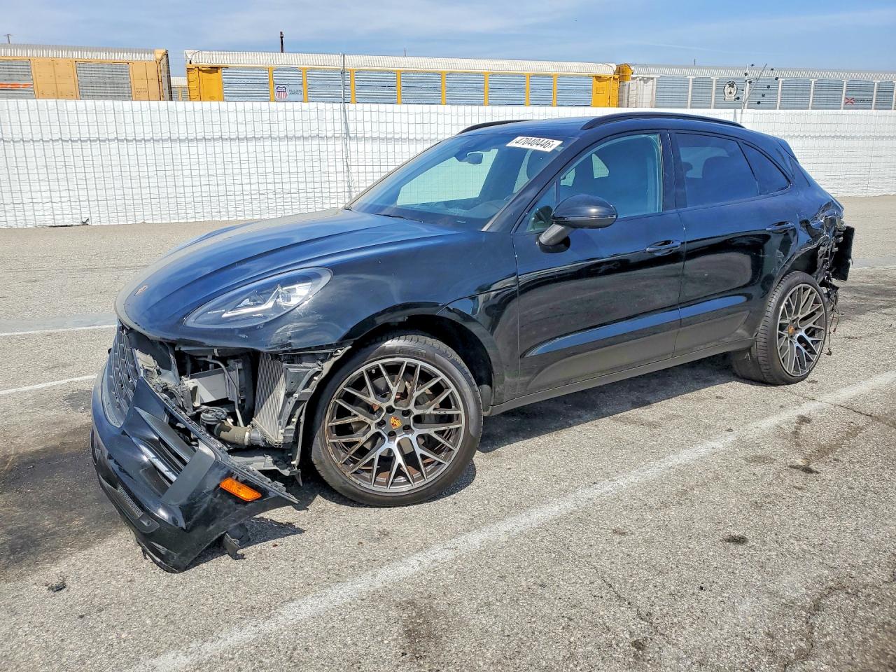 Salvage Porsche Macan Image
