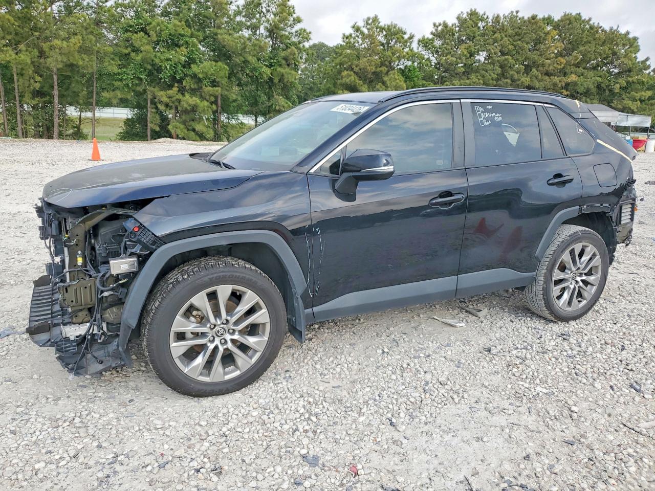 Salvage Toyota RAV4 Image