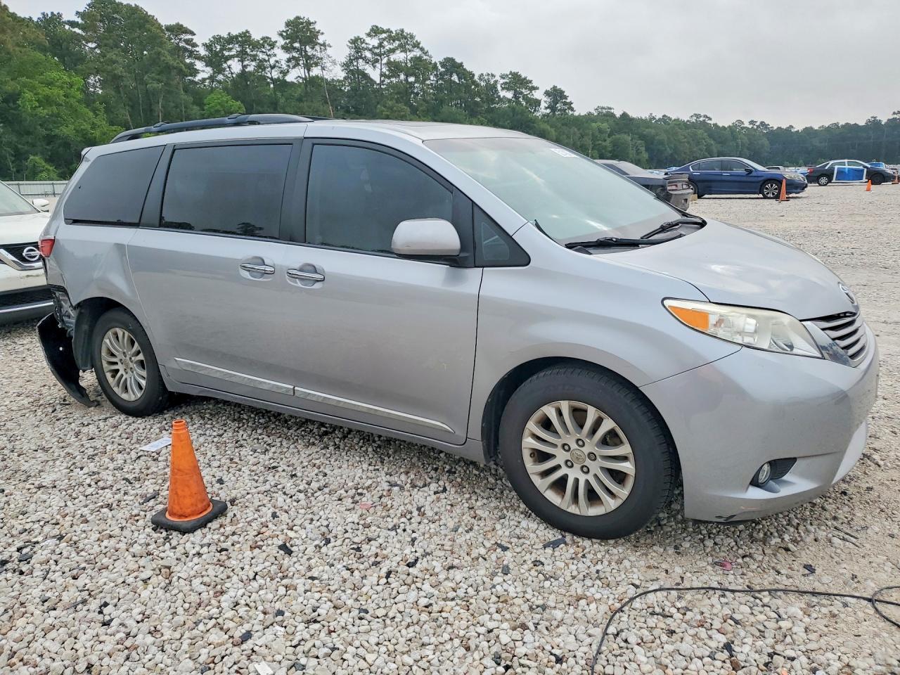 Toyota Sienna Xle 8-passenger