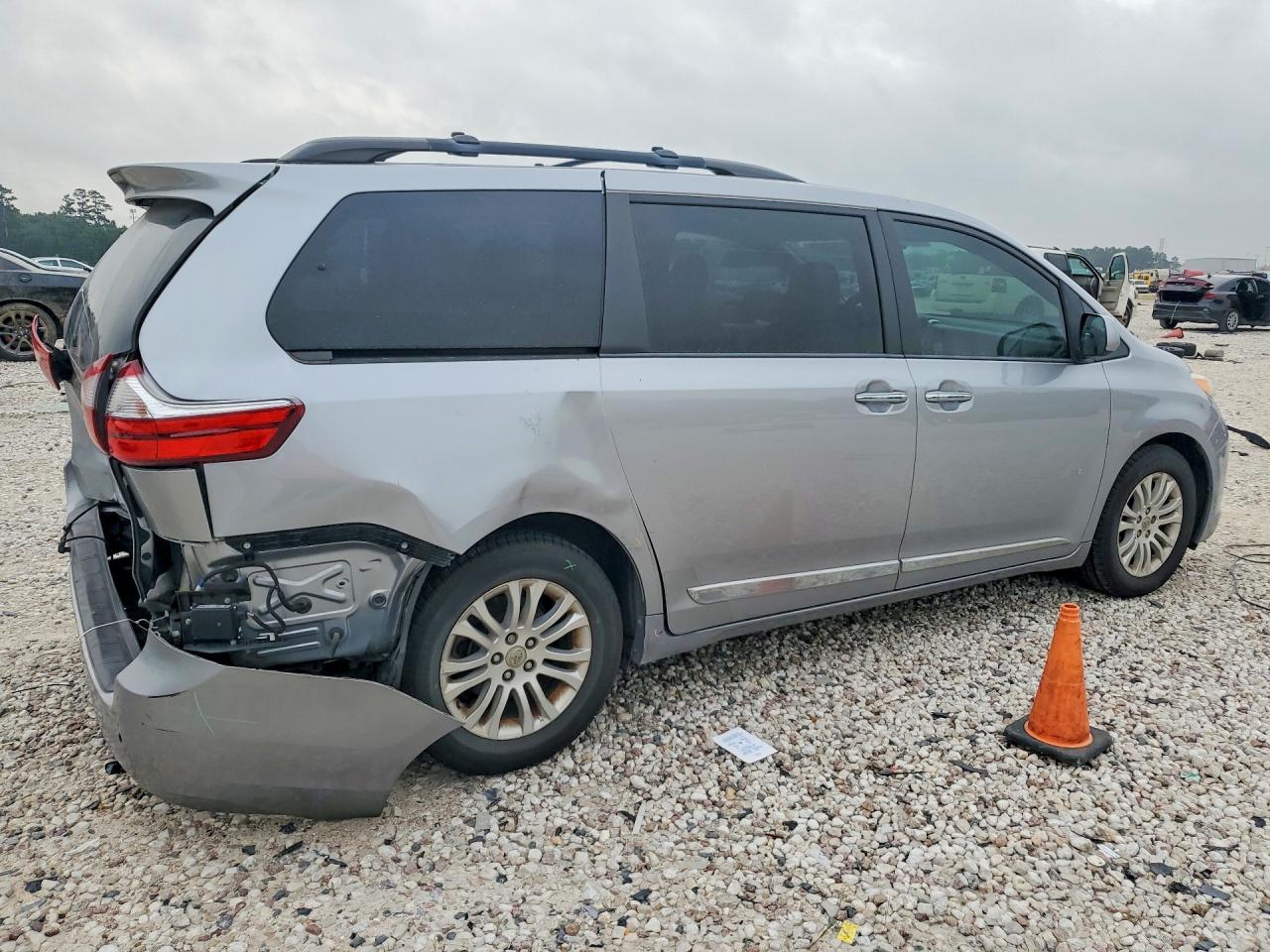 Toyota Sienna Xle 8-passenger