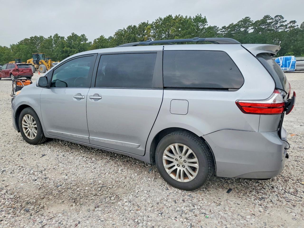 Toyota Sienna Xle 8-passenger