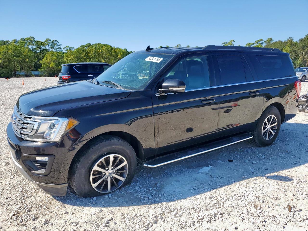 Salvage Ford Expedition Image