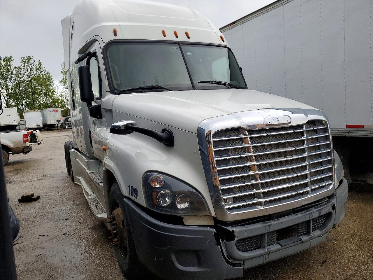 Salvage Freigliner Cascadia 125 Image