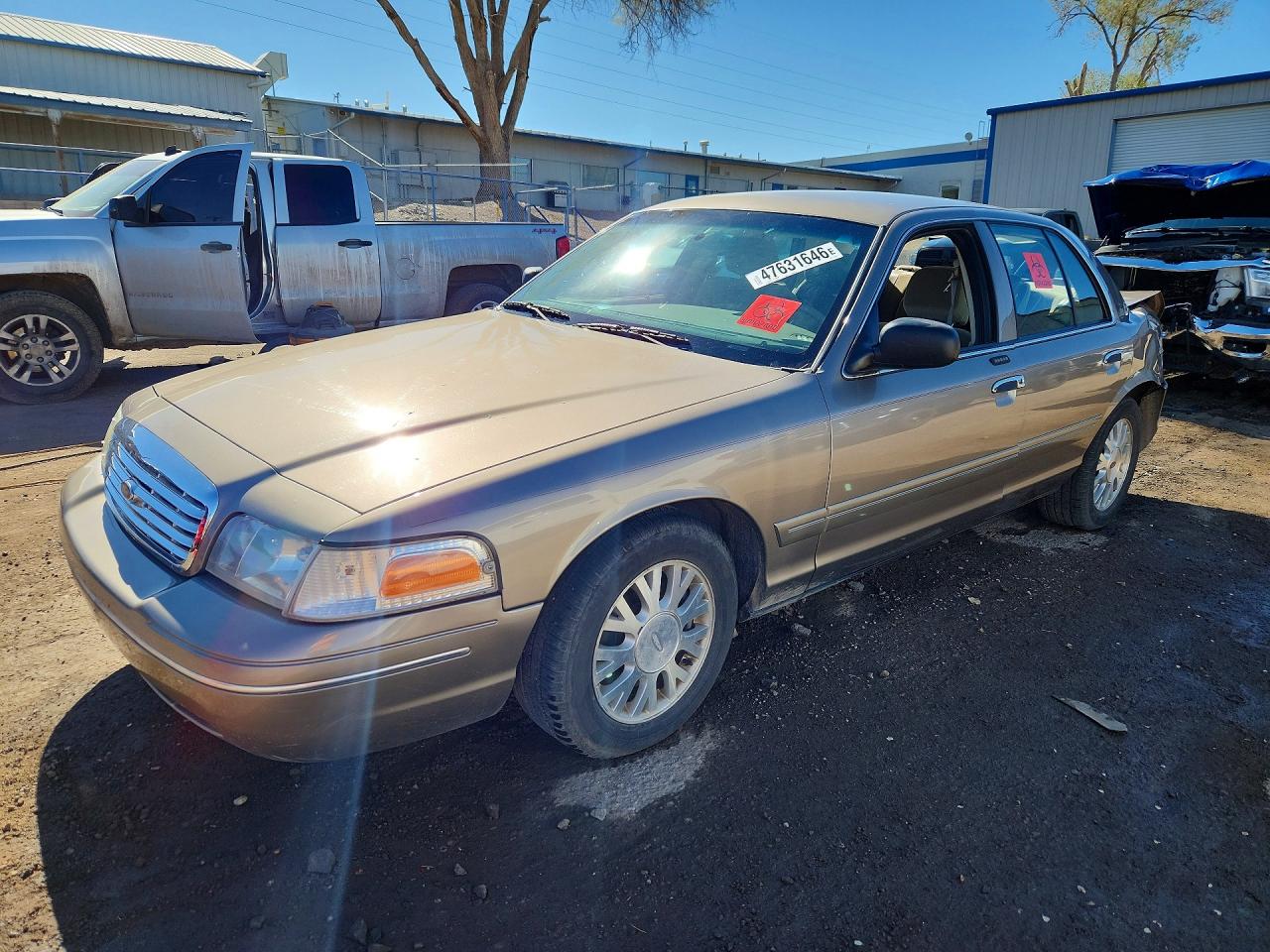 Salvage Ford Crown Vic Image