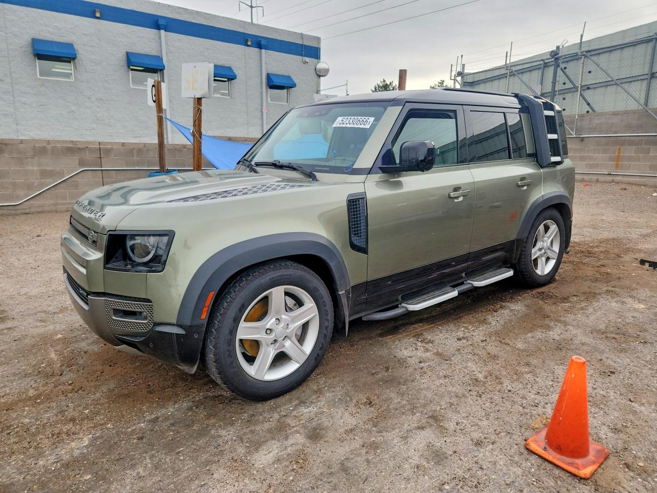 Salvage Land Rover Defender Image