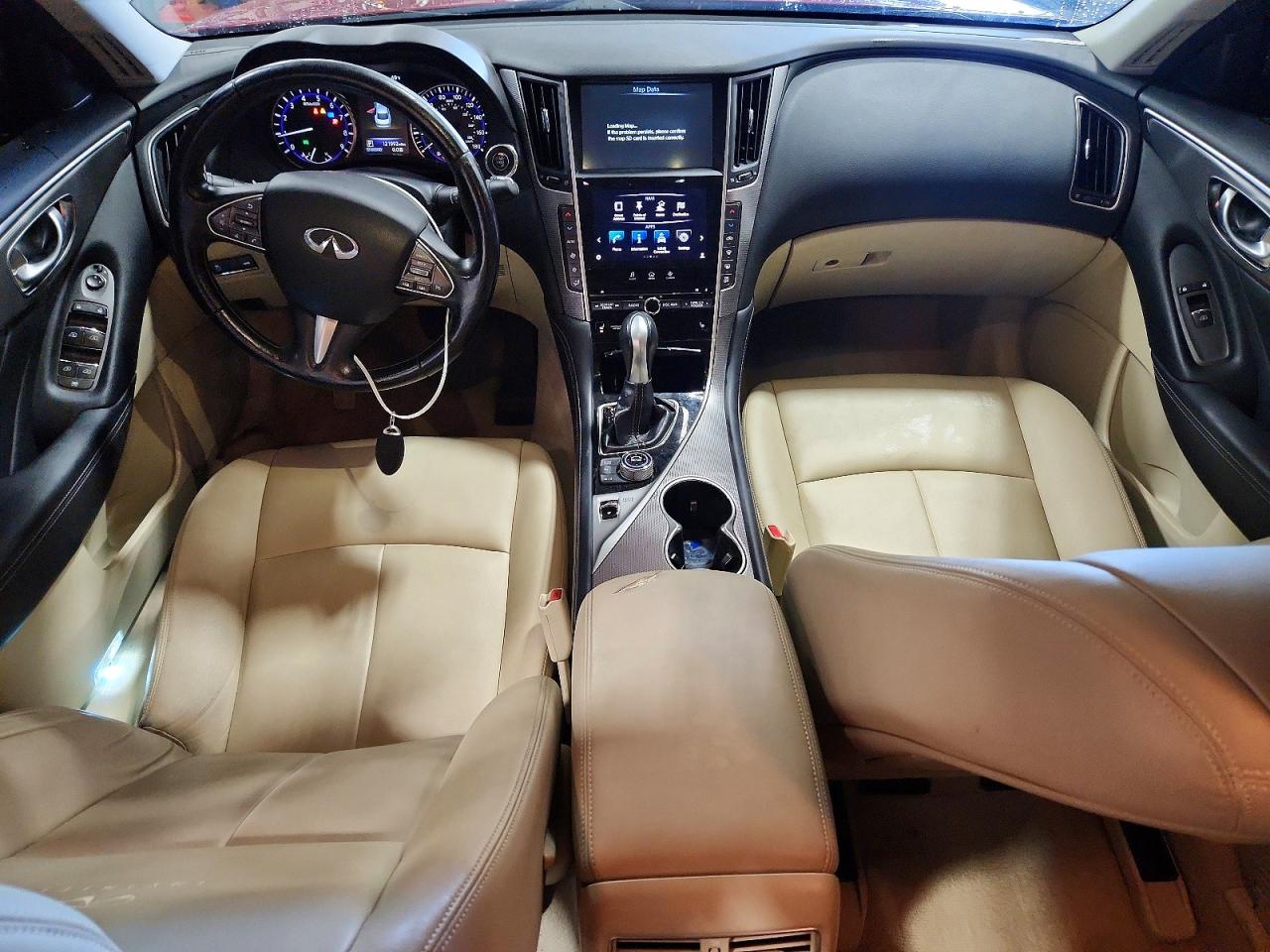 INFINITI Q50 Premium