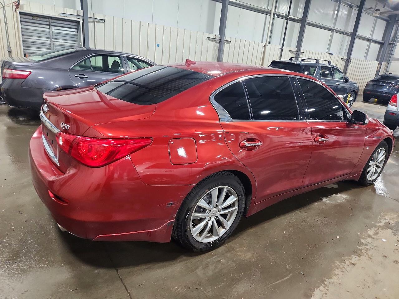 INFINITI Q50 Premium