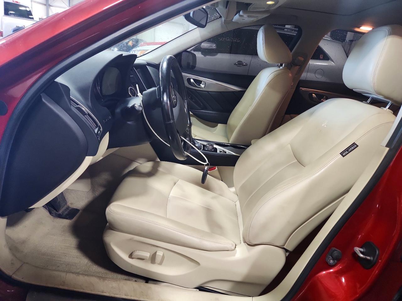 INFINITI Q50 Premium