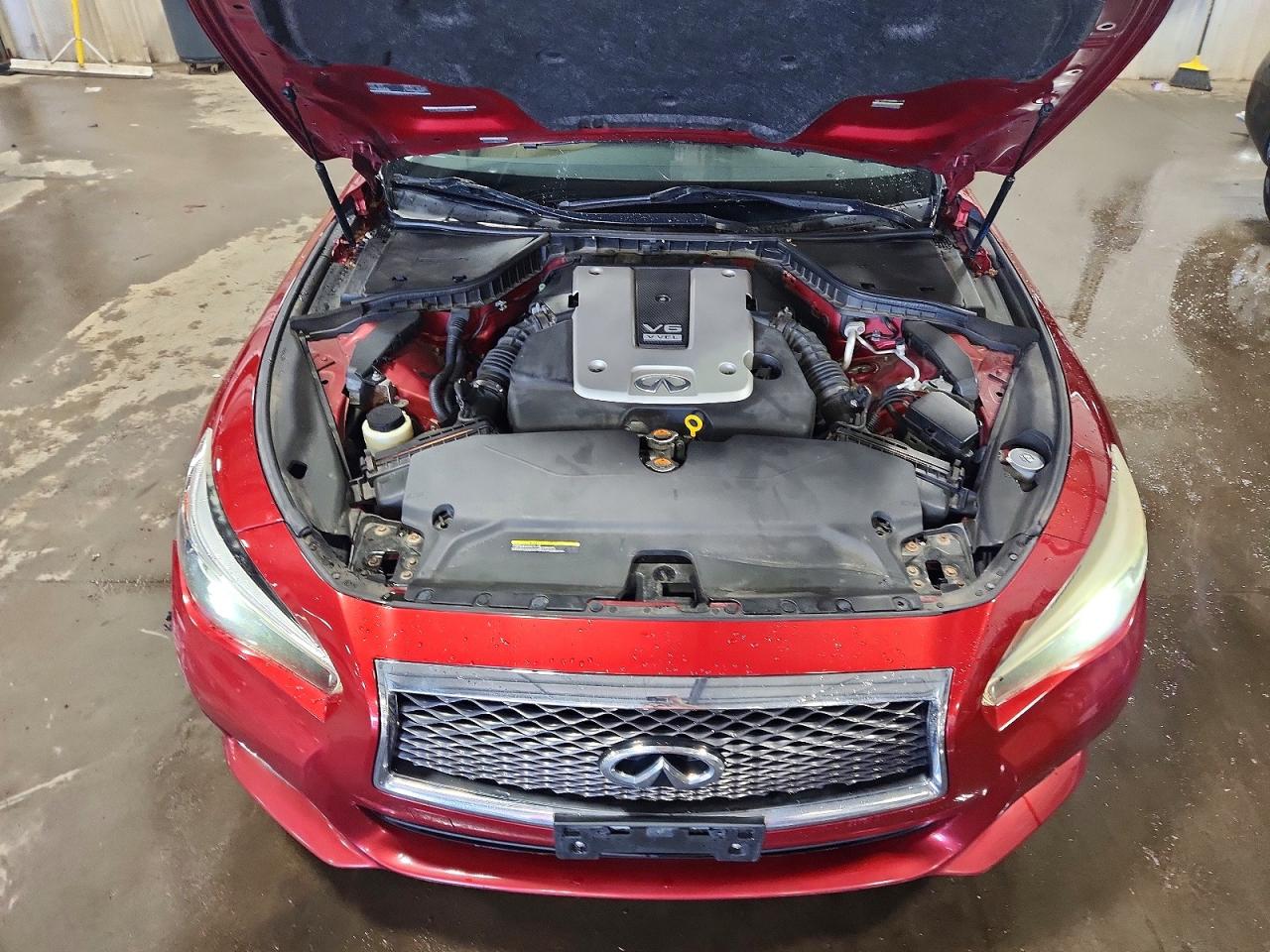 INFINITI Q50 Premium
