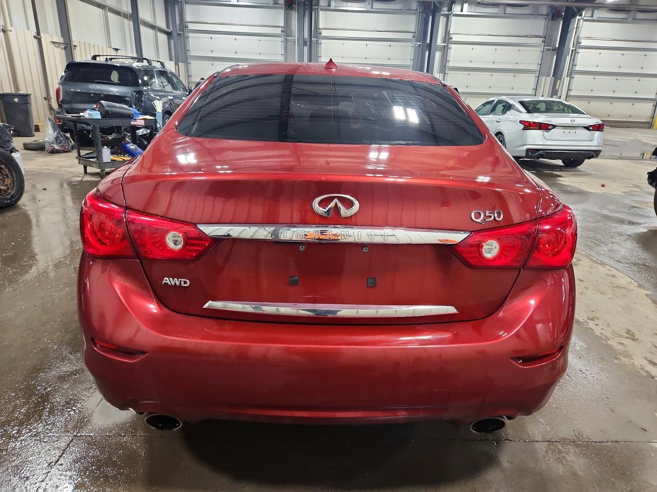 INFINITI Q50 Premium