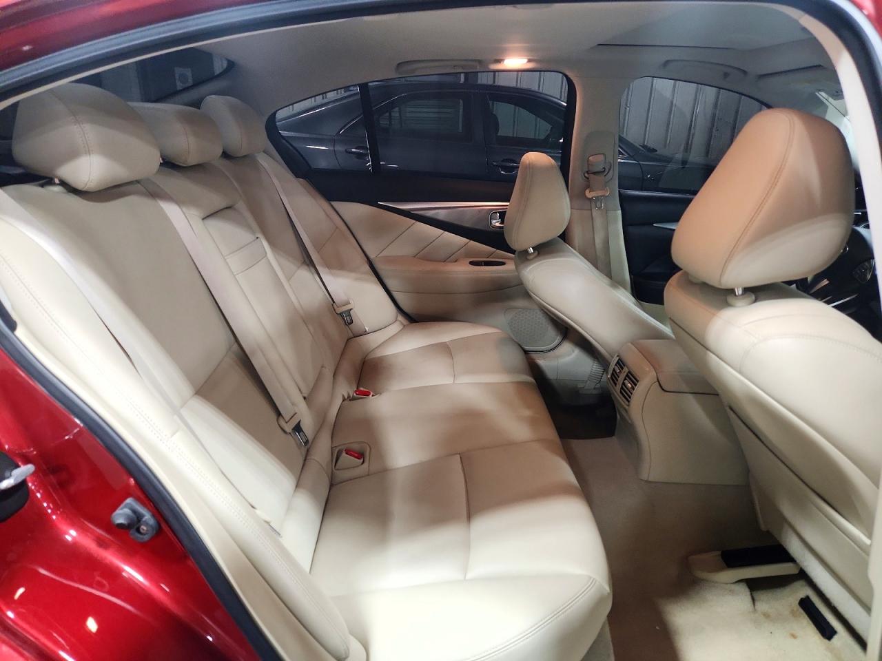 INFINITI Q50 Premium