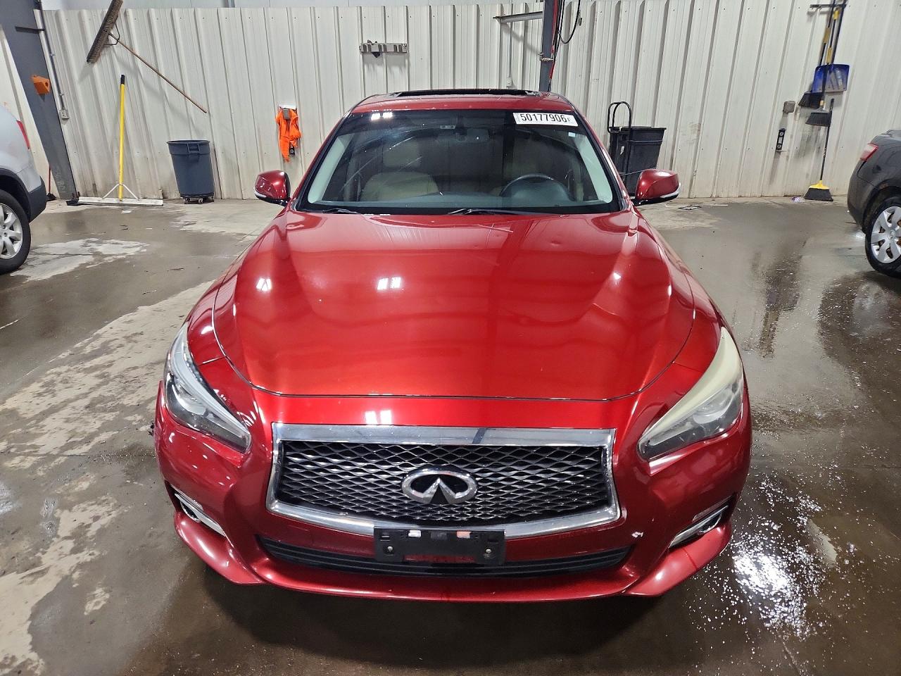 INFINITI Q50 Premium