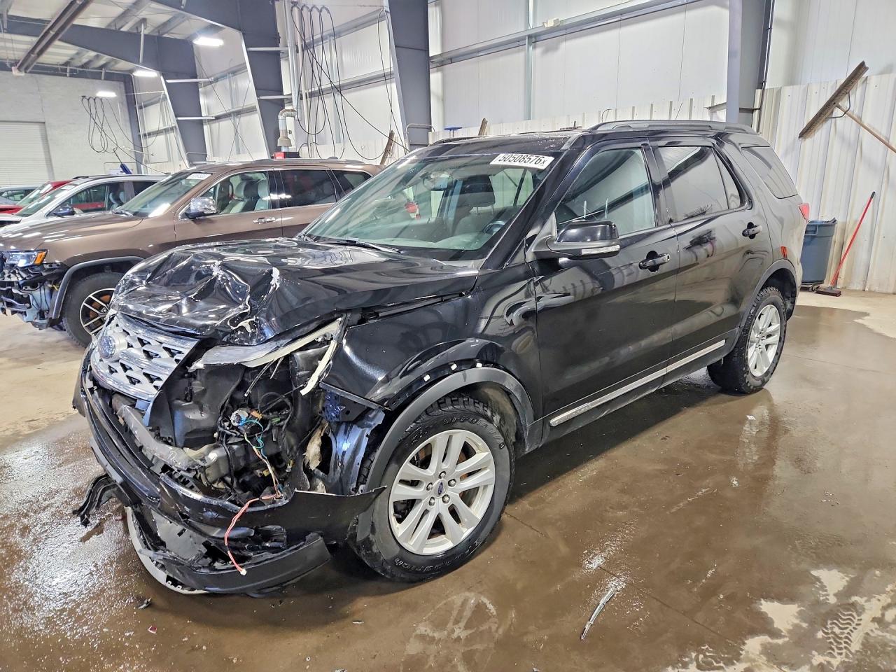 Salvage Ford Explorer Image