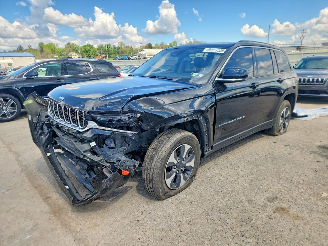 Salvage Jeep Cherokee Image