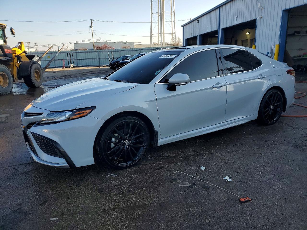 Salvage Toyota Camry Image