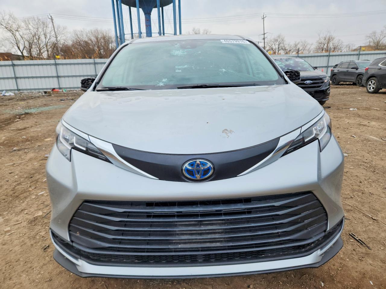Toyota Sienna Le 8-passenger