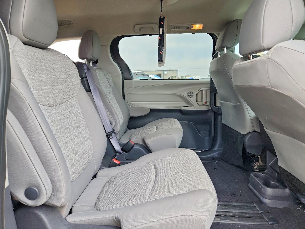 Toyota Sienna Le 8-passenger