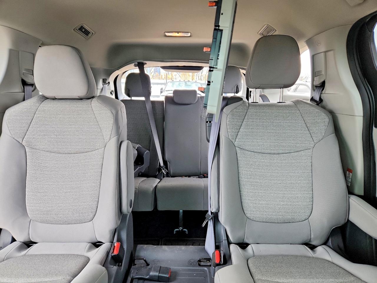 Toyota Sienna Le 8-passenger