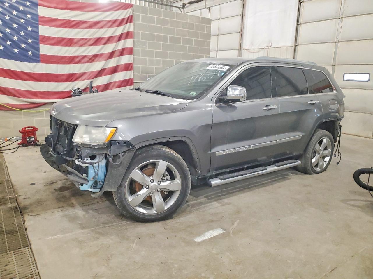 Salvage Jeep Grand Cherokee Image