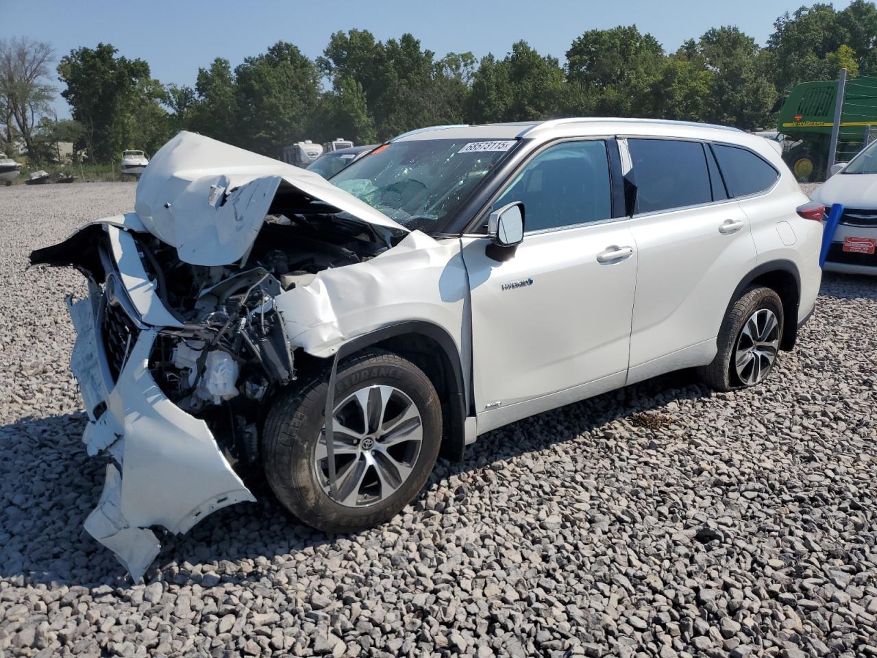 Salvage Toyota Highlander Image