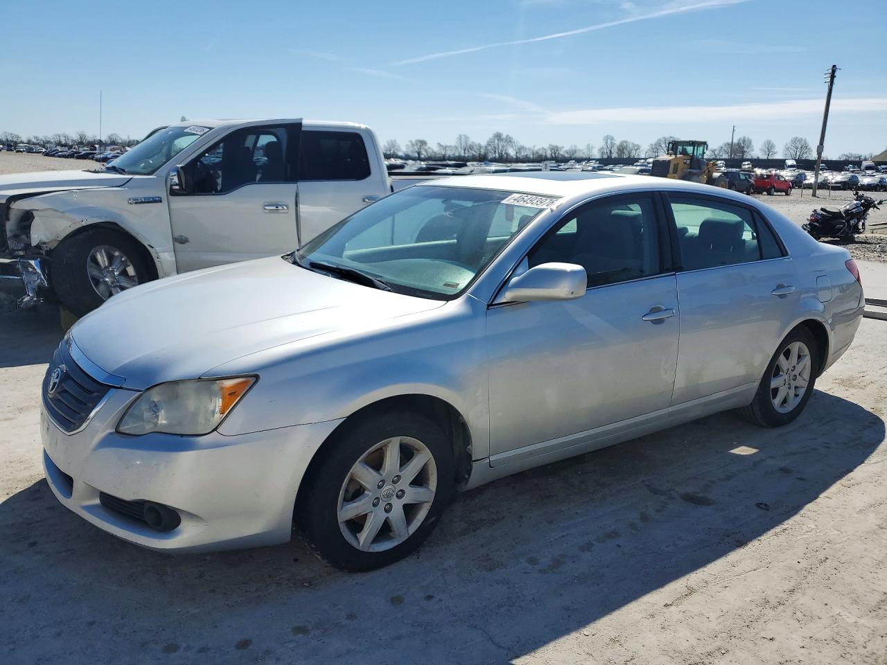 Salvage Toyota Avalon Image
