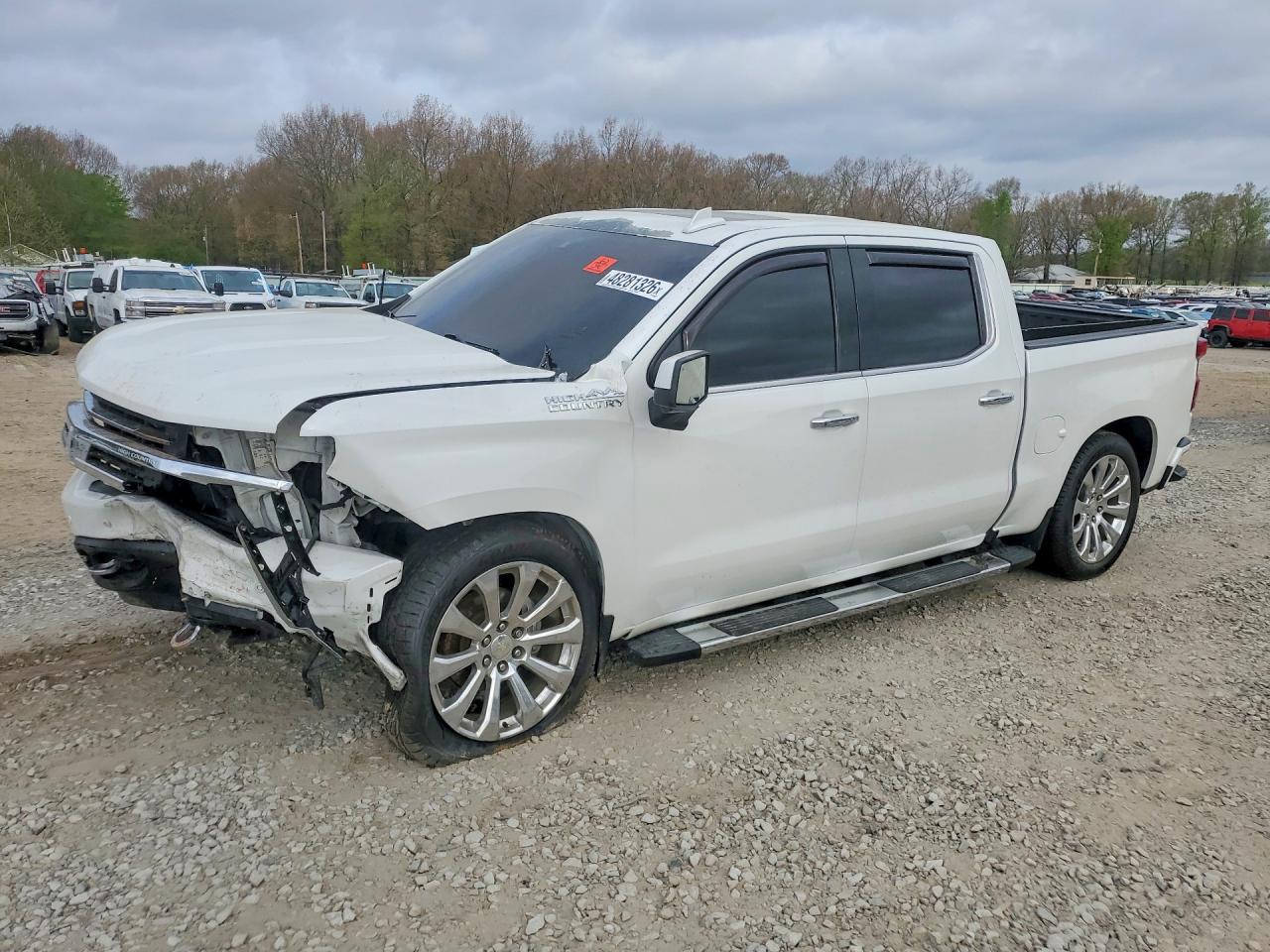 Salvage Chevrolet Silverado Image