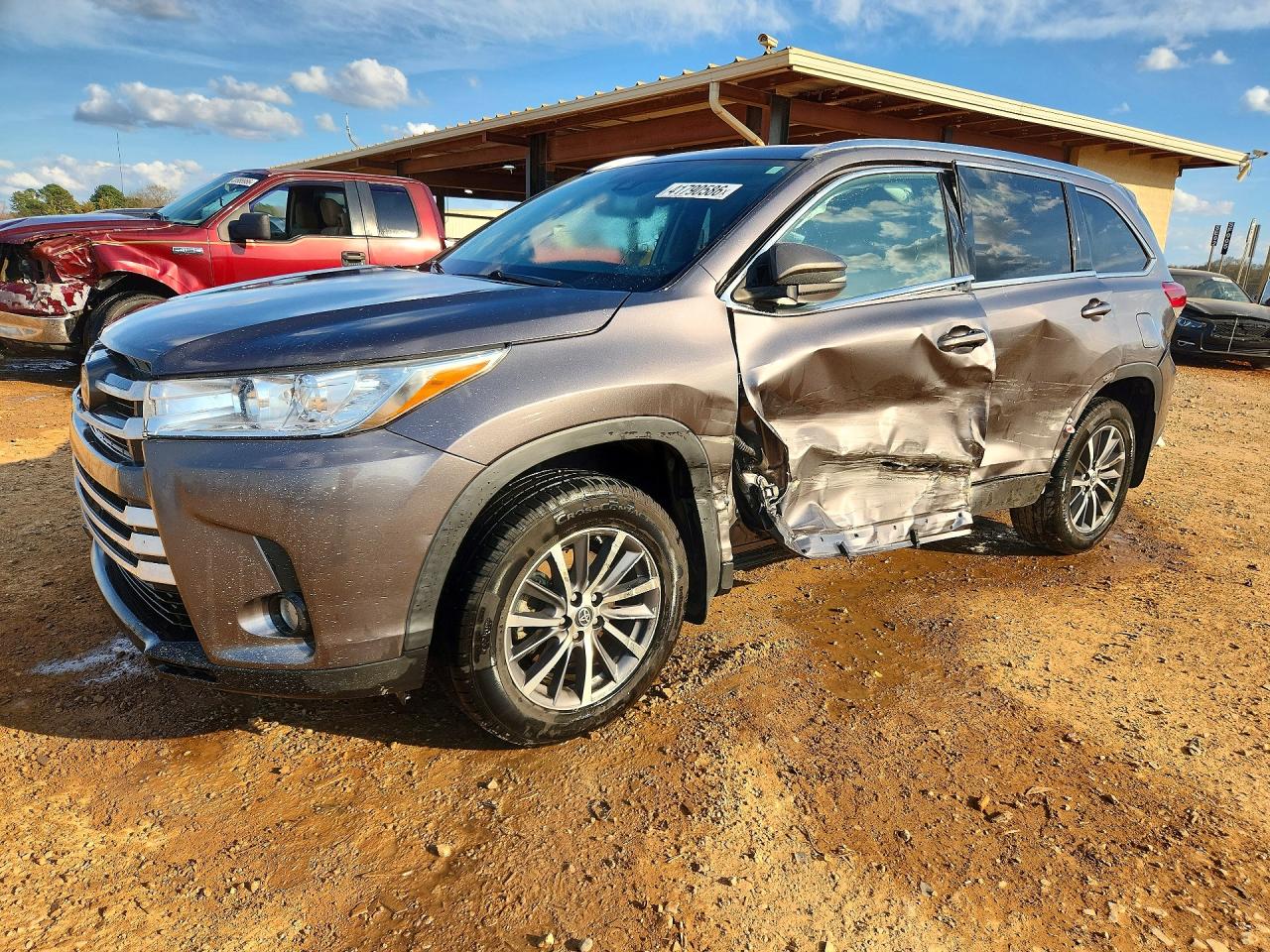 Salvage Toyota Highlander Image