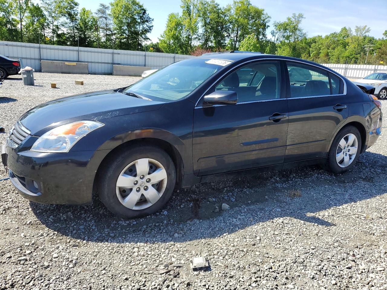 Salvage Nissan Altima Image