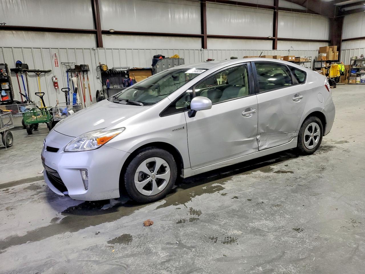 Salvage Toyota Prius Image