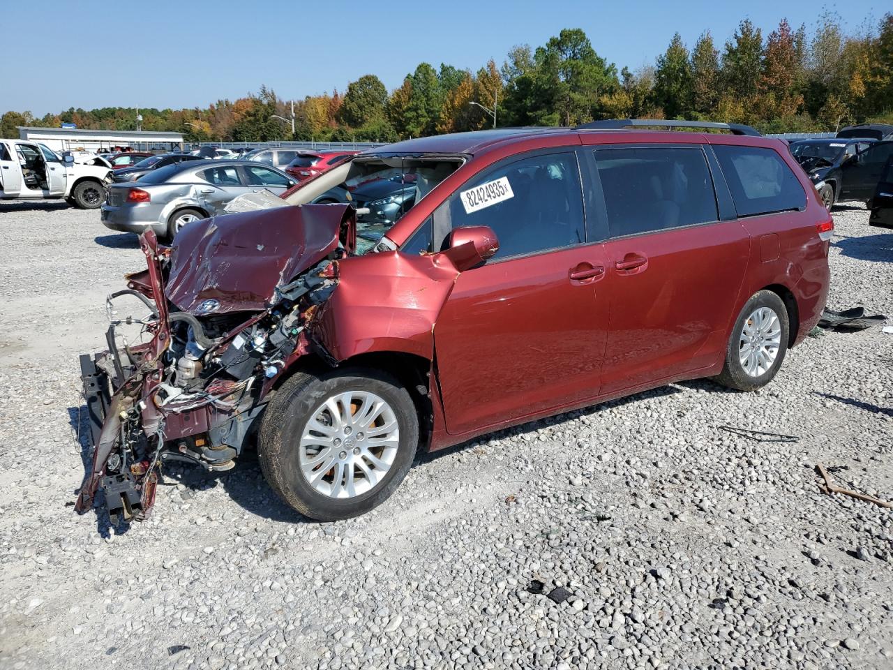 Salvage Toyota Sienna Image