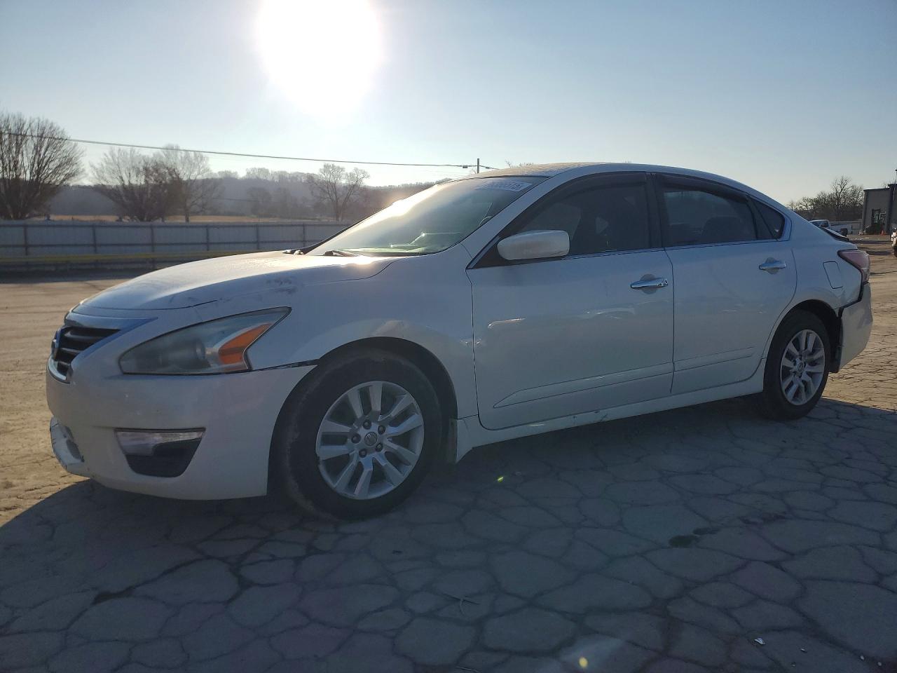 Salvage Nissan Altima Image