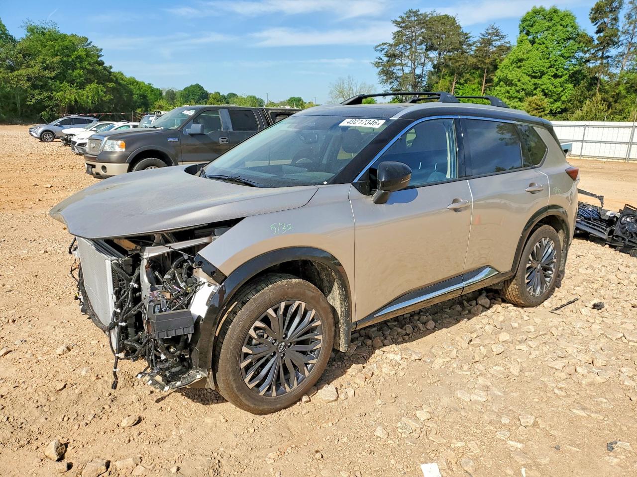 Salvage Nissan Rogue Image