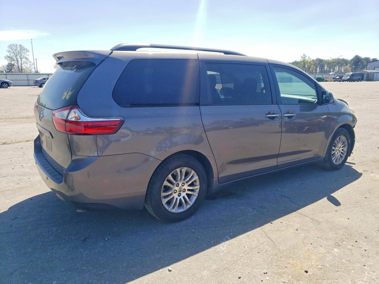 Toyota Sienna Xle 8-passenger