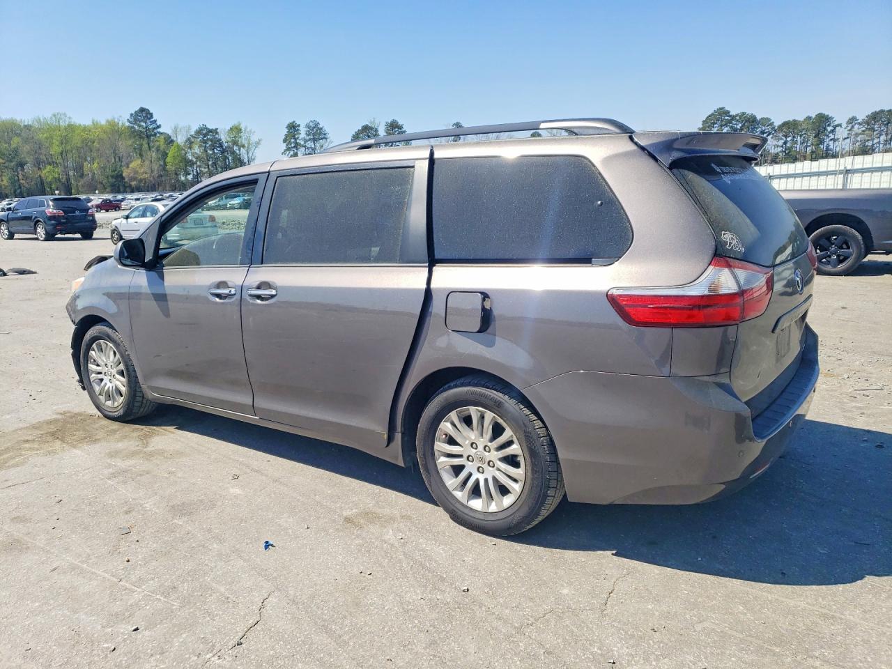 Toyota Sienna Xle 8-passenger