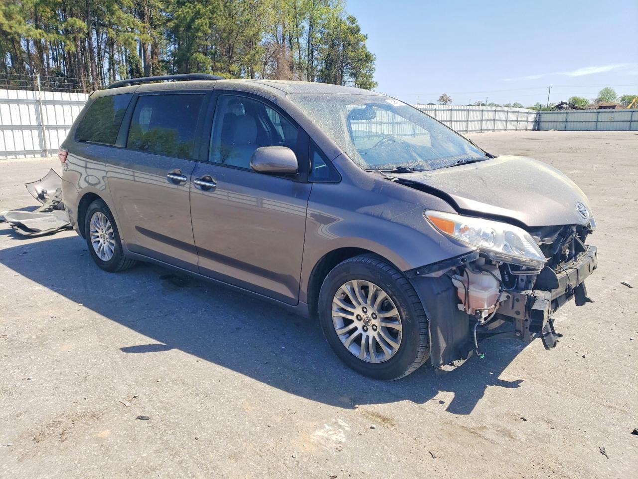 Toyota Sienna Xle 8-passenger