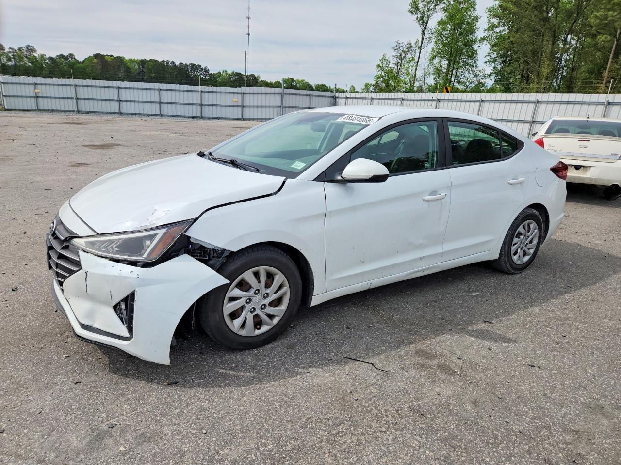 Salvage Hyundai ELANTRA Image