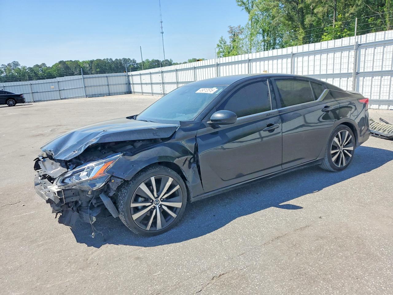 Salvage Nissan Altima Image