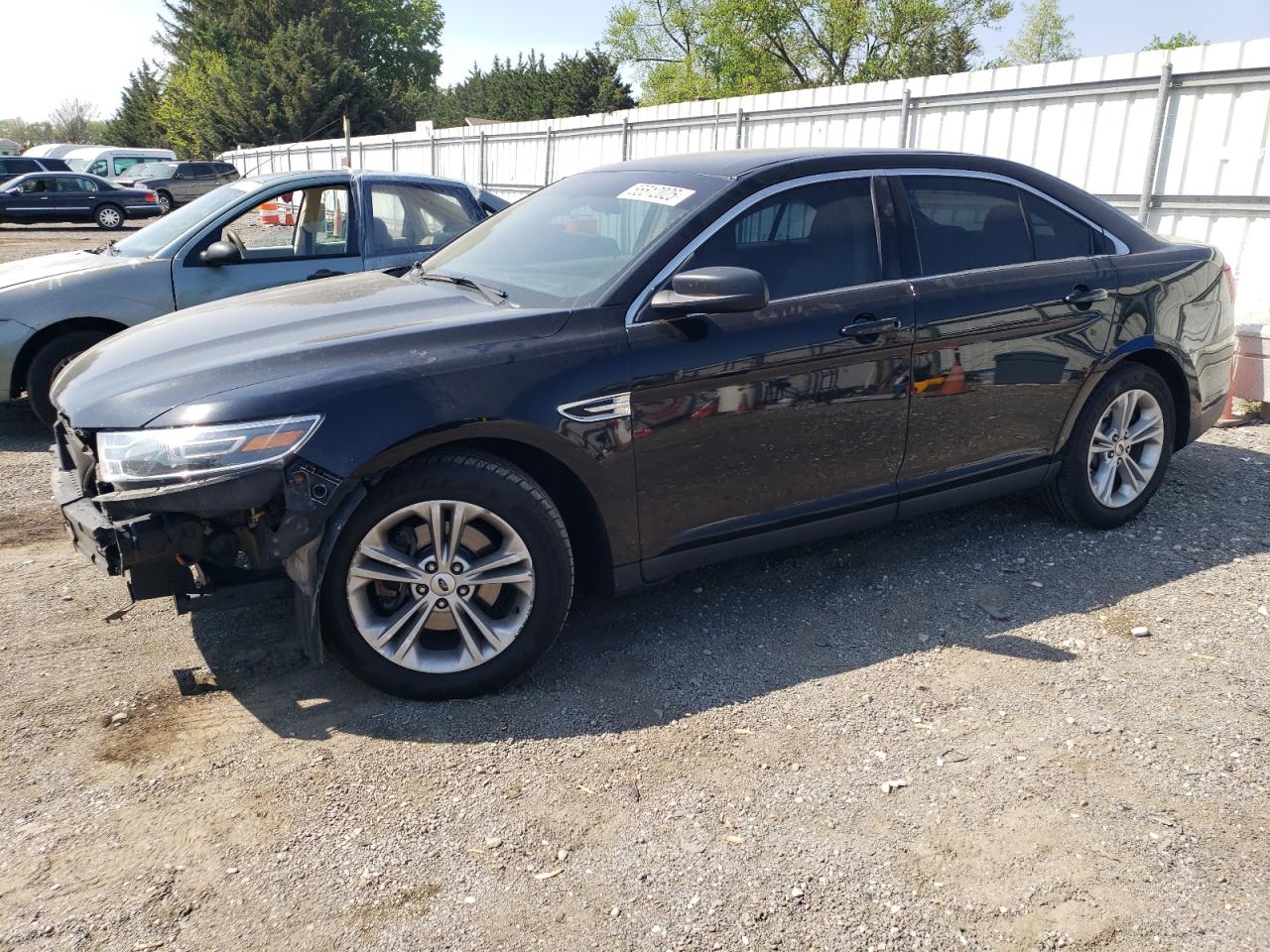 Salvage Ford Taurus Image
