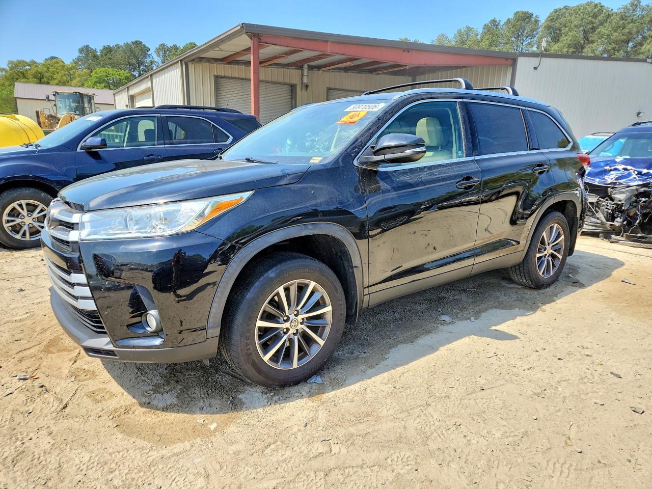 Salvage Toyota Highlander Image