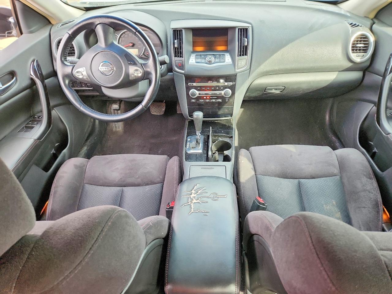 Nissan Maxima