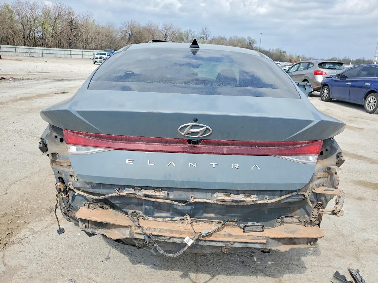 Hyundai ELANTRA Sel