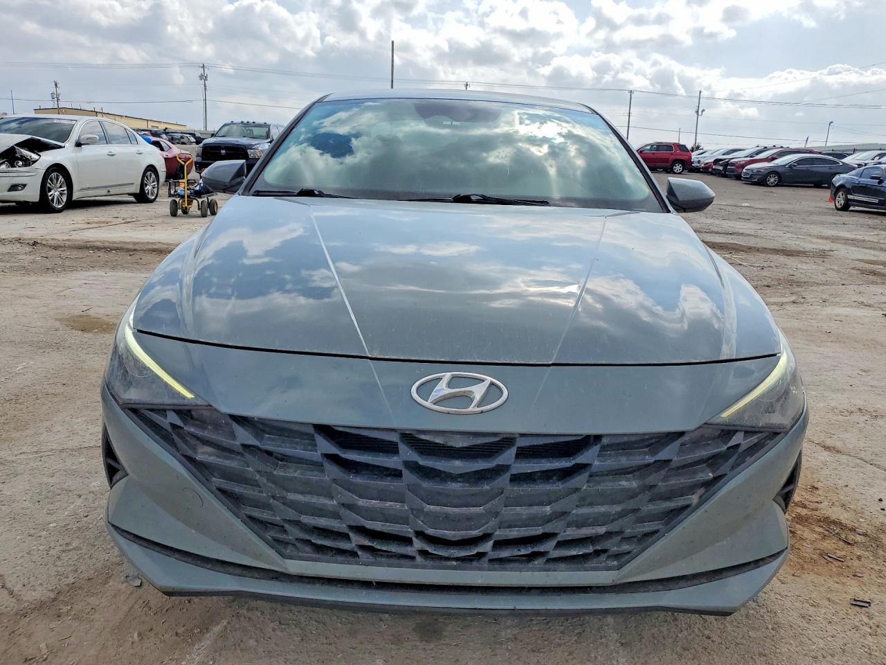Hyundai ELANTRA Sel