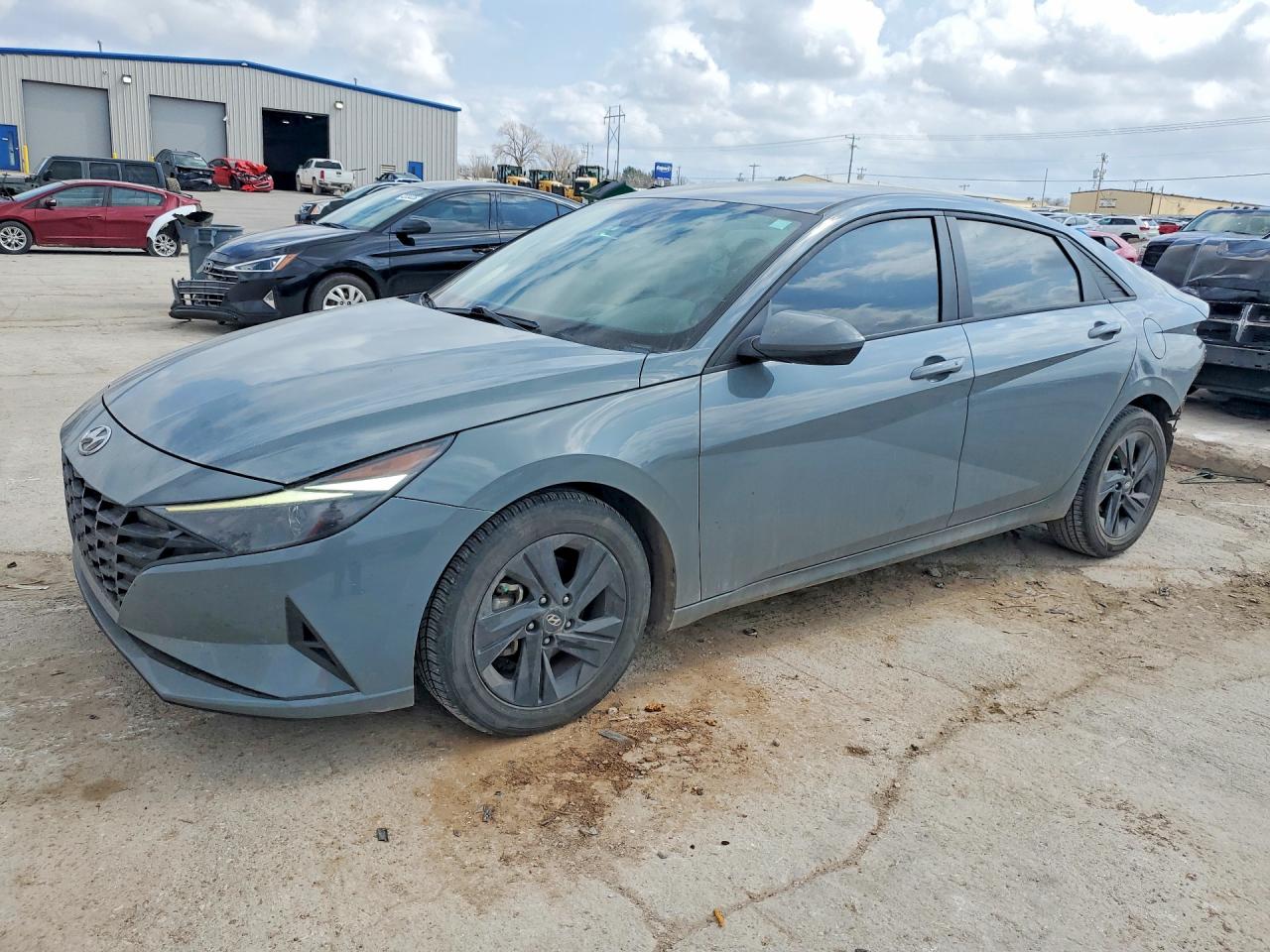Salvage Hyundai ELANTRA Image