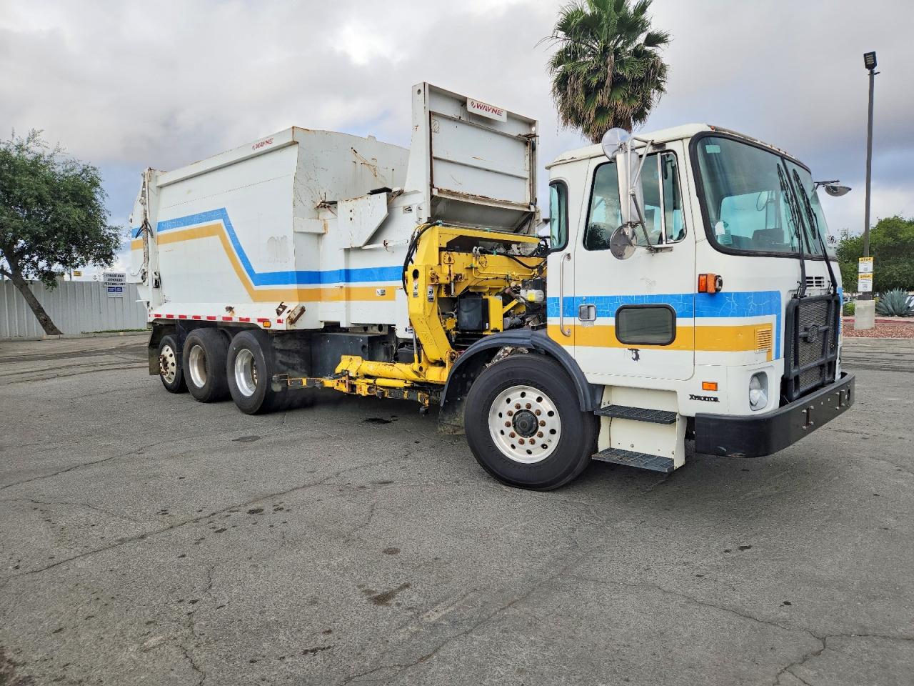 Salvage Autocar Xpeditor Image