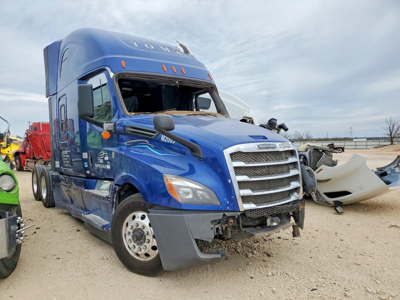 Salvage Freigliner Cascadia 126 Image