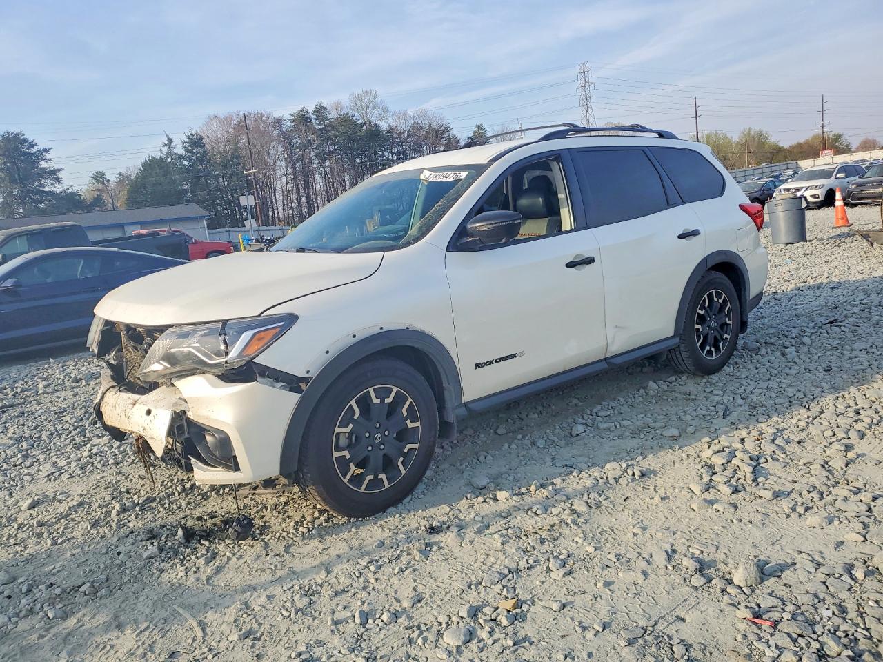 Salvage Nissan Pathfinder Image