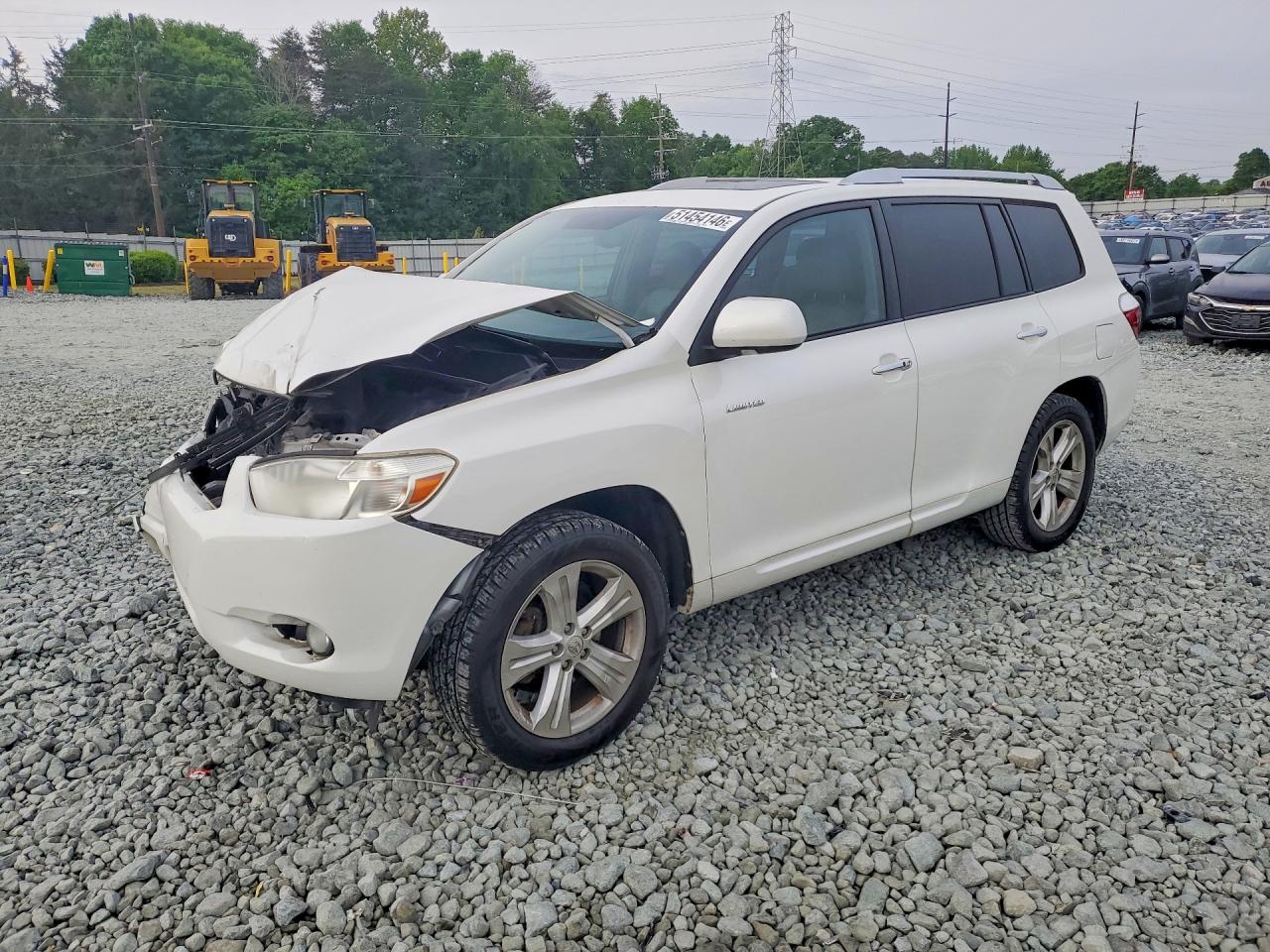 Salvage Toyota Highlander Image